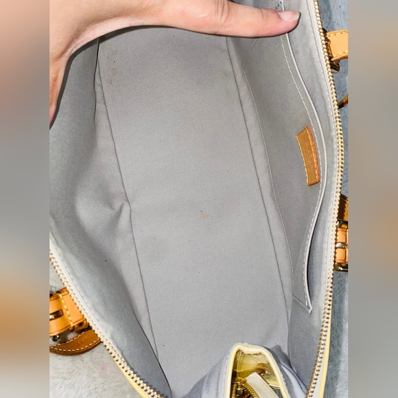 SOLD!!!(2for350)Original LV vernis - Picture 15 of 16